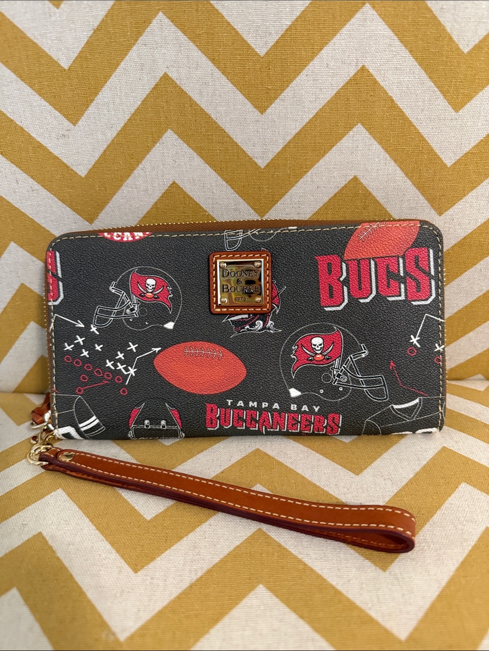 NWOT Dooney & Bourke Tampa Bay Buccaneers Wristlet